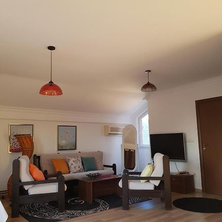 Hotel Kika Pristina Exteriör bild