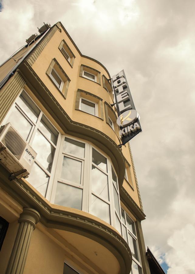 Hotel Kika Pristina Exteriör bild