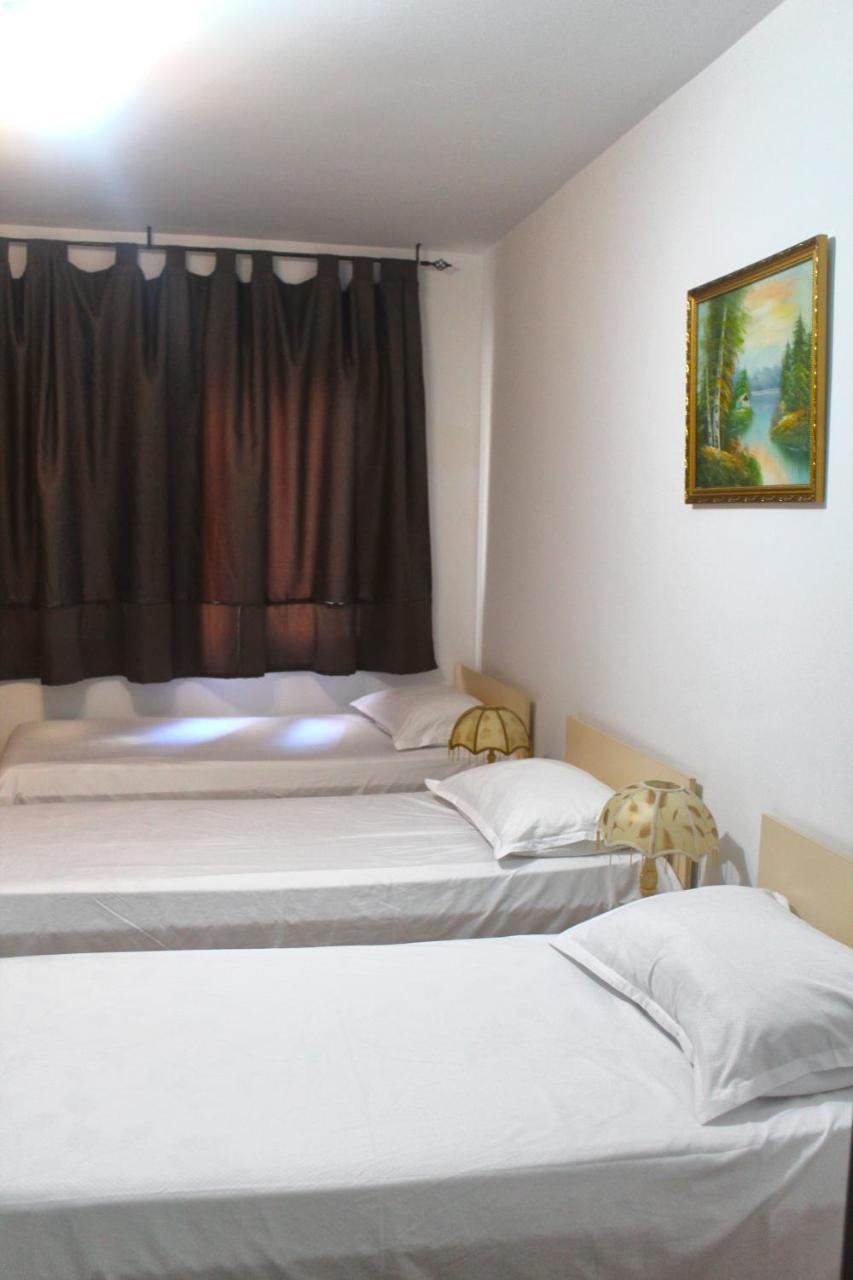Hotel Kika Pristina Exteriör bild