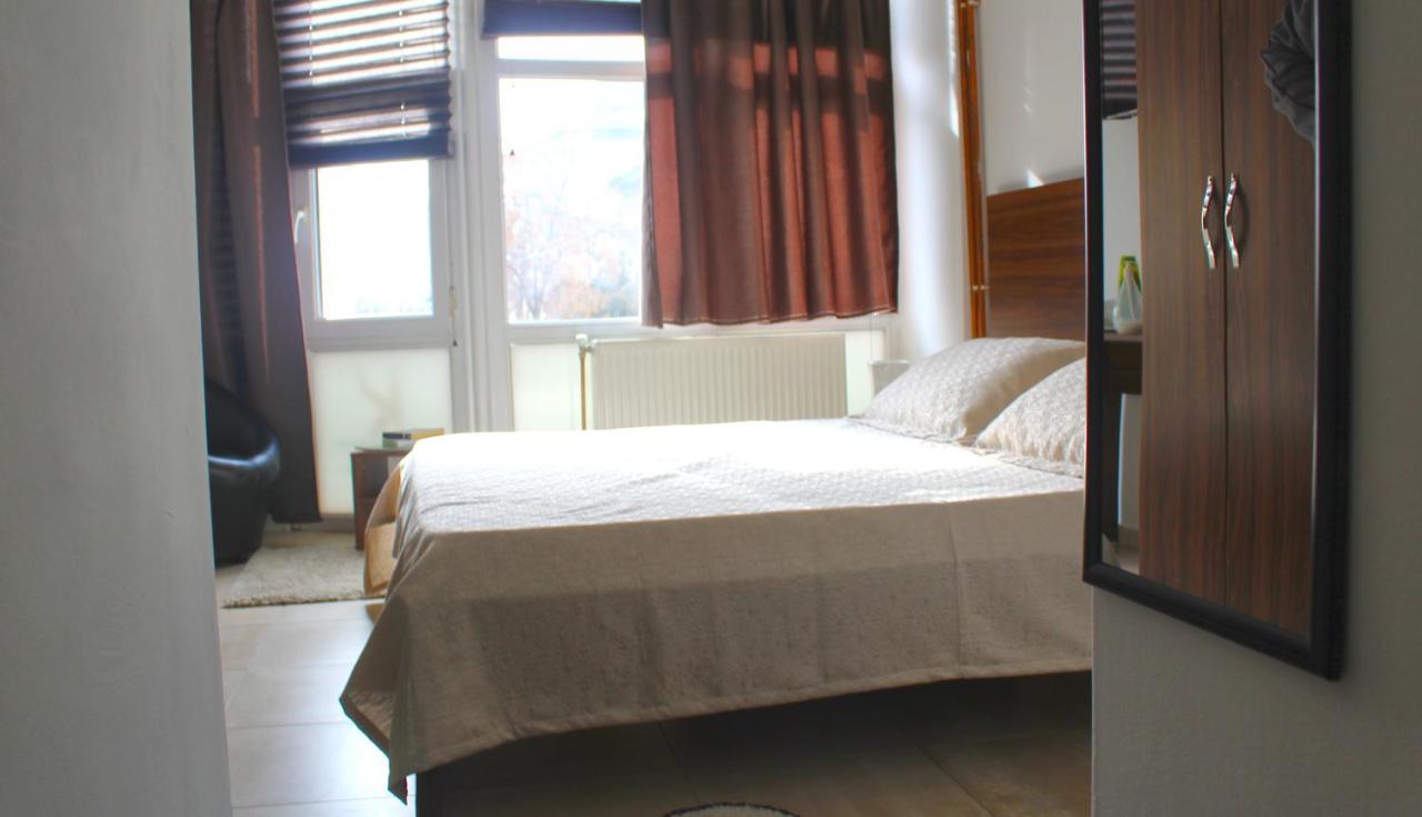 Hotel Kika Pristina Exteriör bild